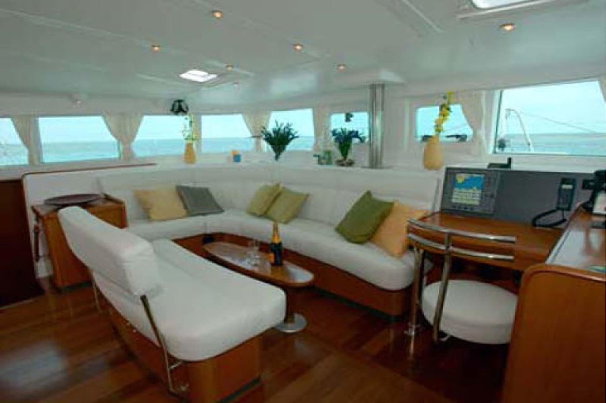 Komodo Cruise Anema Botel Labuan Bajo
